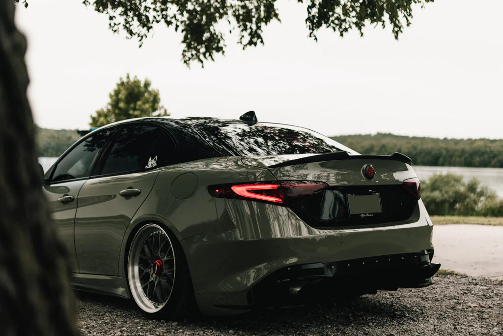 ALFA ROMEO GIULIA QUADRIFOGLIO Carbon Fiber Kick Spoiler